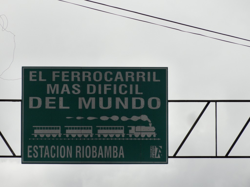 Foto: Pancarta  en el estacionamiento. - Riobamba (Chimborazo), Ecuador