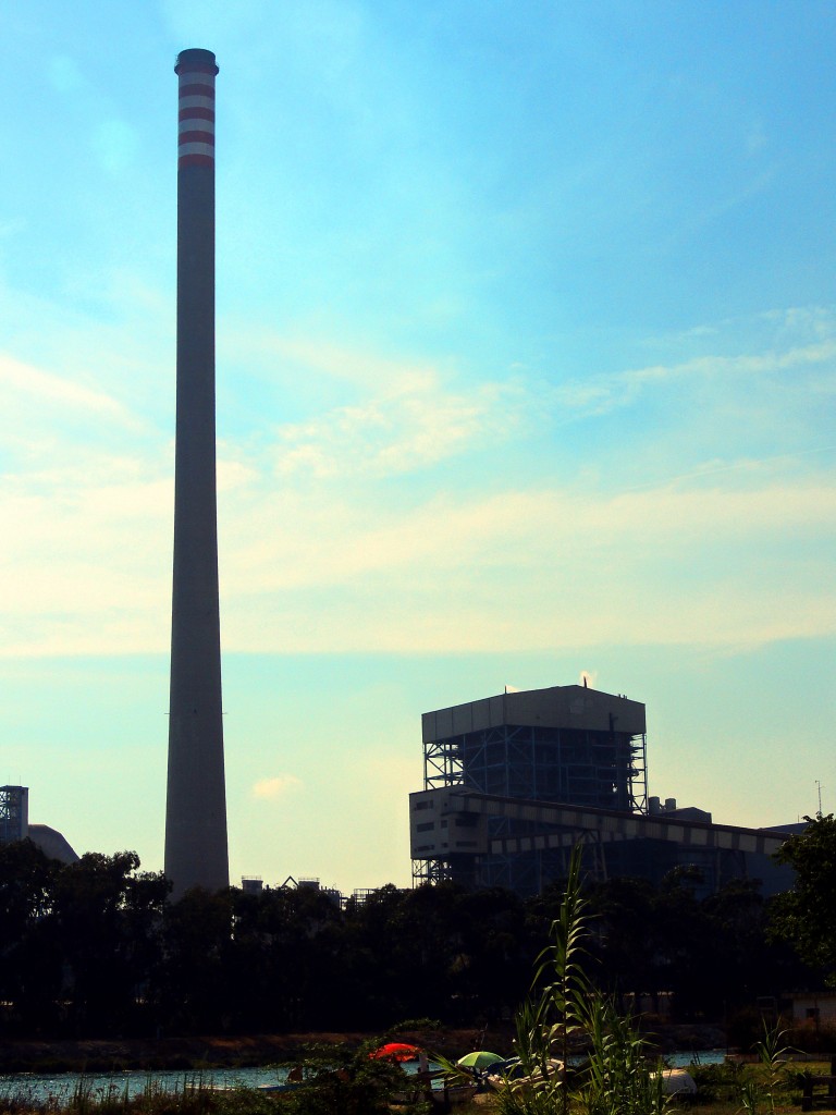 Foto: Chimeneas de la refinería - Guadarranque (Cádiz), España