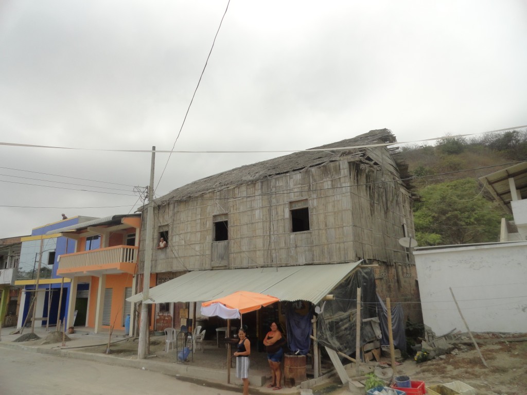 Foto: Casa antigua - Crucitas (Manabí), Ecuador