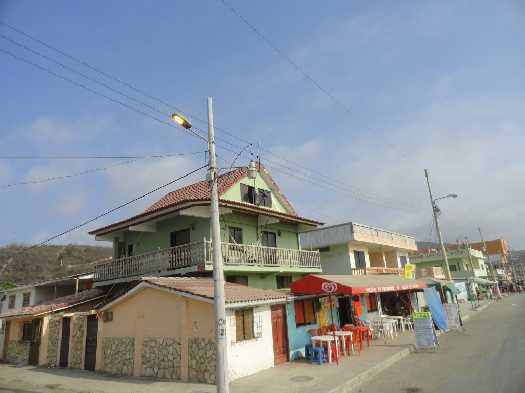 Foto: Malecon - Crucitas (Manabí), Ecuador