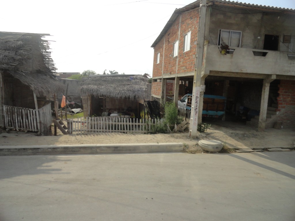Foto: Malecon - Crucitas (Manabí), Ecuador