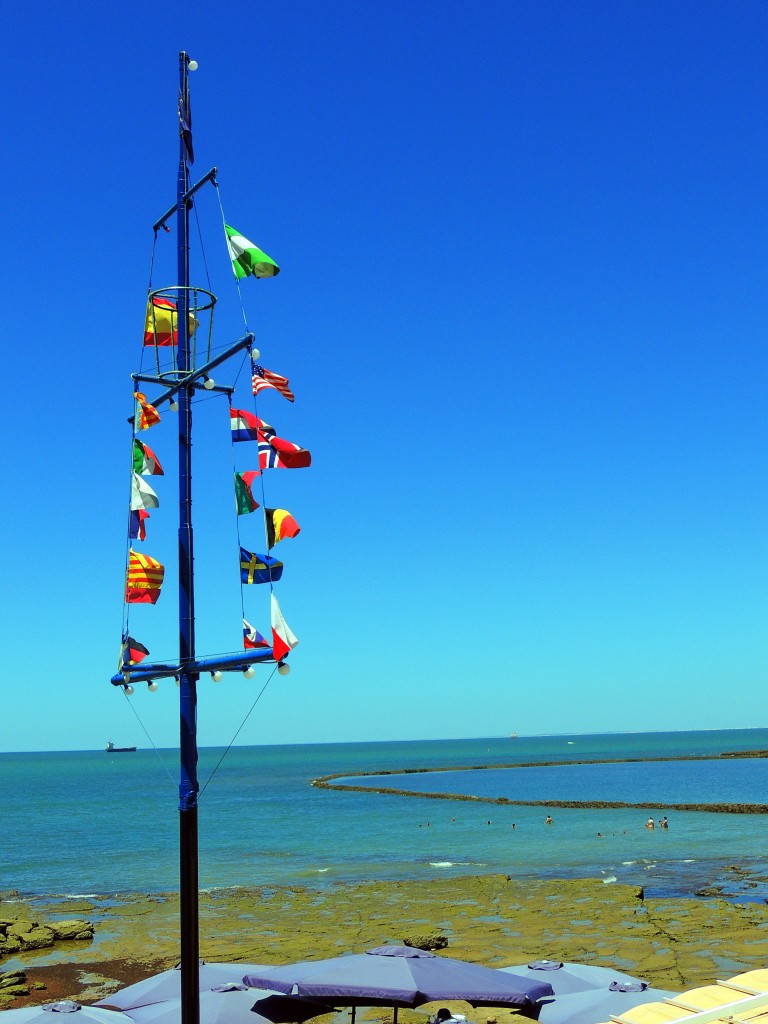 Foto: El Lenguaje de las banderas - Chipiona (Cádiz), España