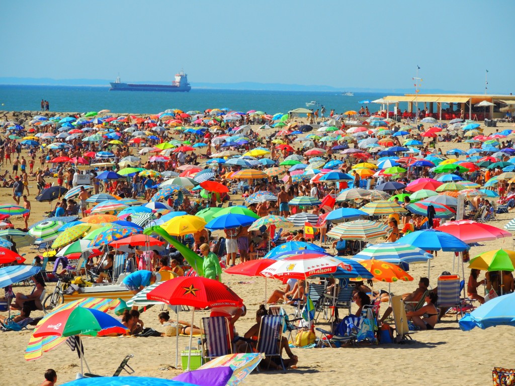 Foto: ¡¡¡ ¿ Y donde estará mi sombrilla ?¡¡¡ - Chipiona (Cádiz), España