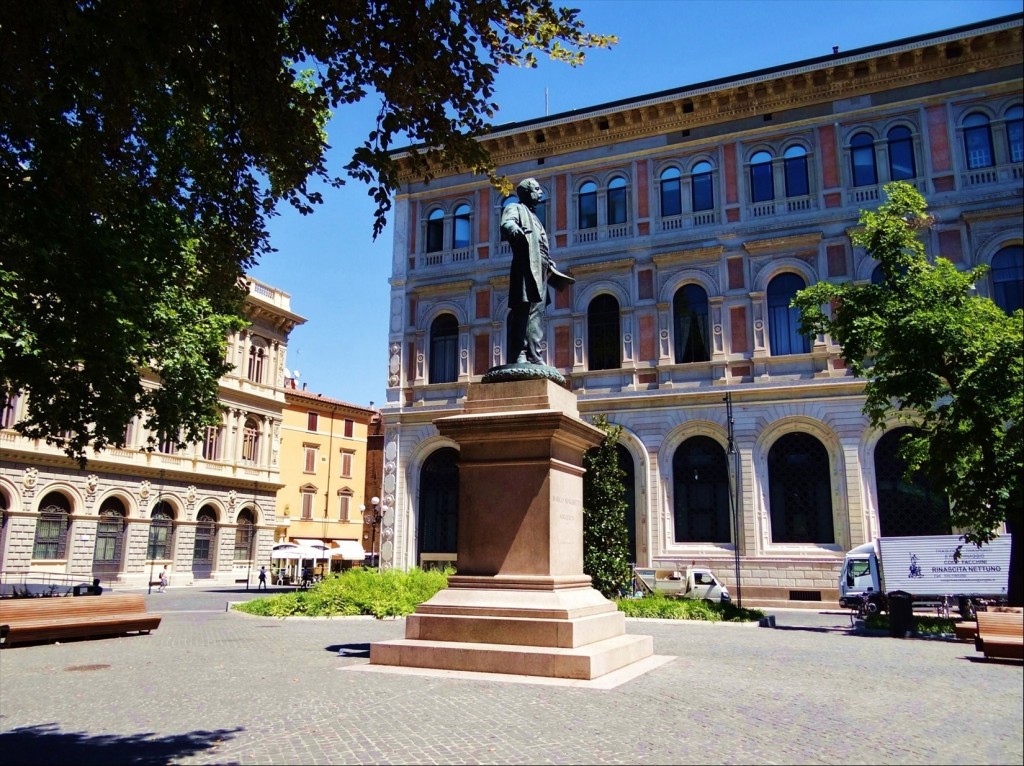 Foto: Piazza Minghetti - Bologna (Emilia-Romagna), Italia