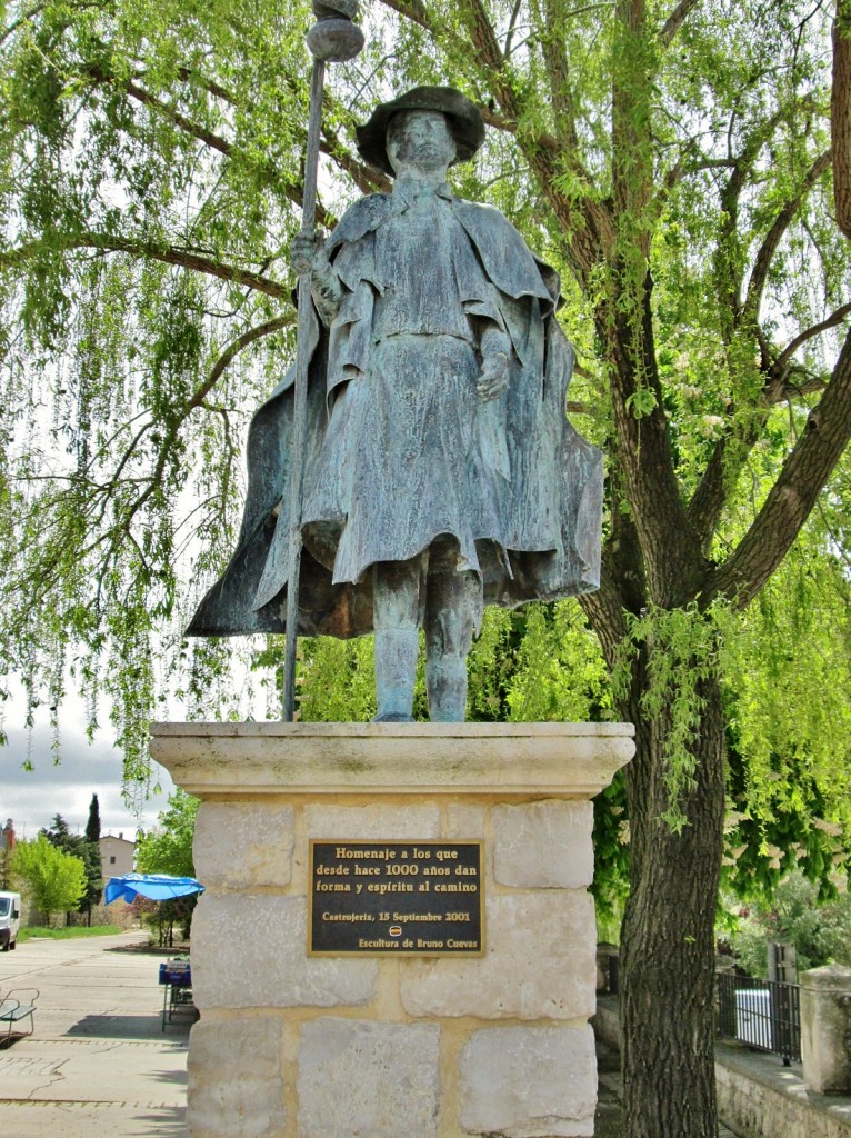Foto: Estatua al peregrino - Castrojeriz (Burgos), España