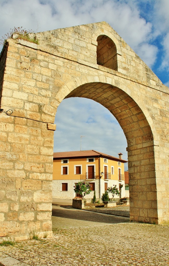 Foto: Puerta de la muralla - Villasandino (Burgos), España