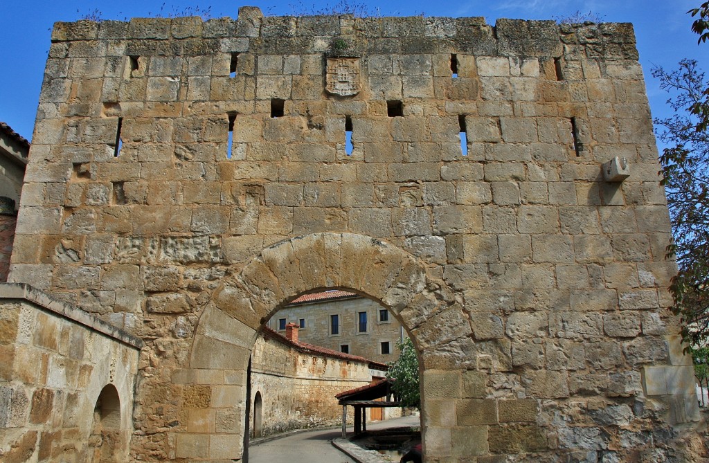 Foto: Puerta del monasterio - Santo Domingo de Silos (Burgos), España