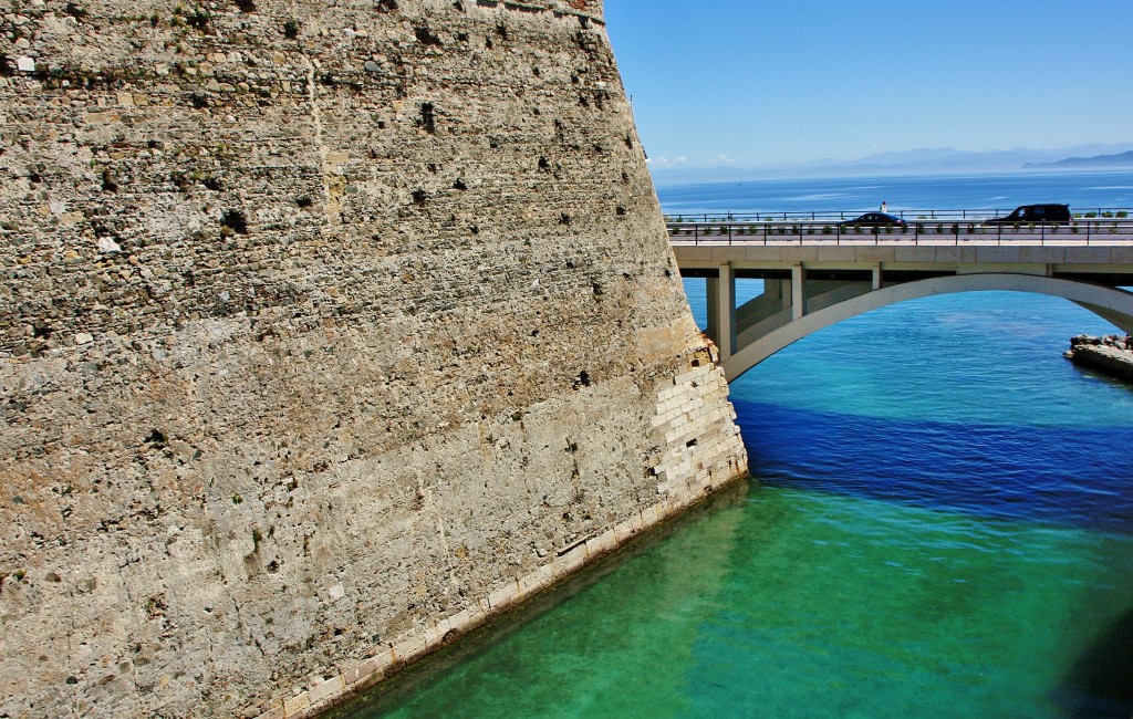 Foto: Murallas reales y foso - Ceuta, España