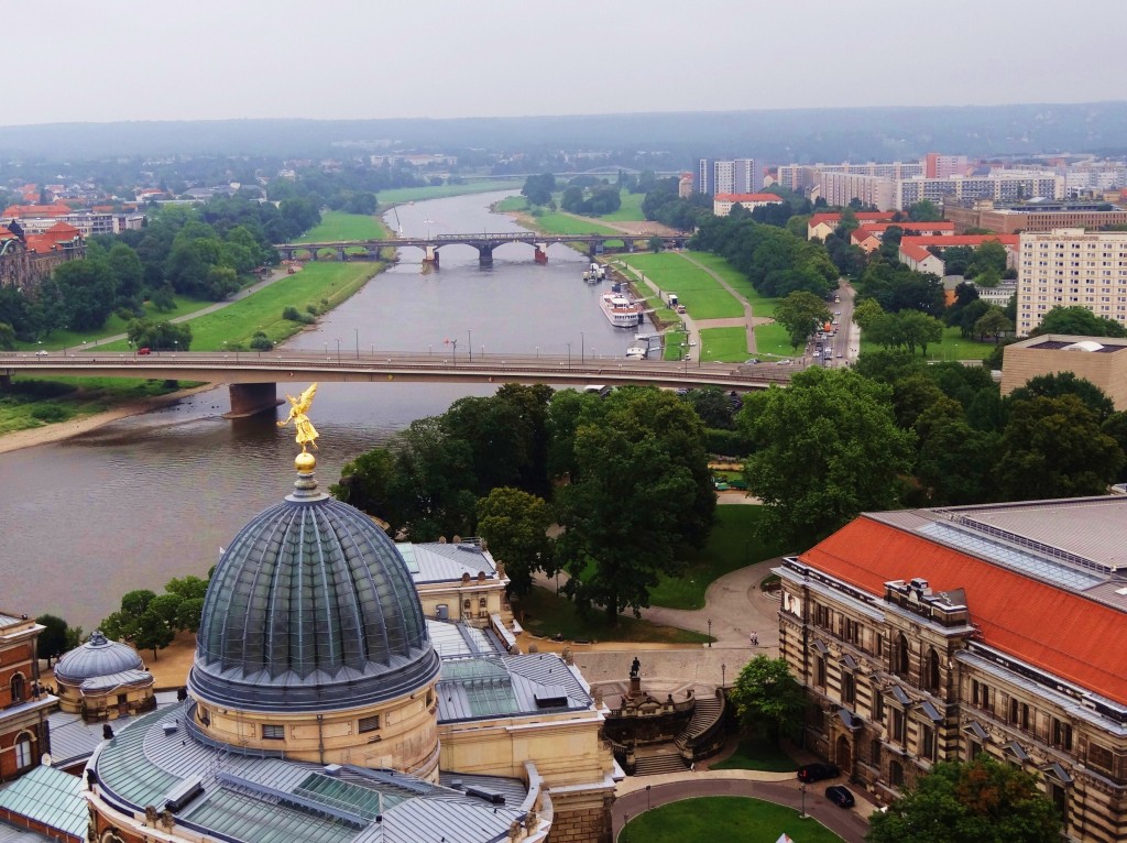 Foto: Altstadt und Die Elbe - Dresde (Saxony), Alemania
