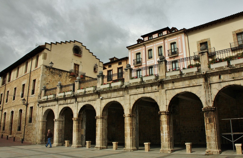 Foto: Plaza Mayor - Medina de Pomar (Burgos), España