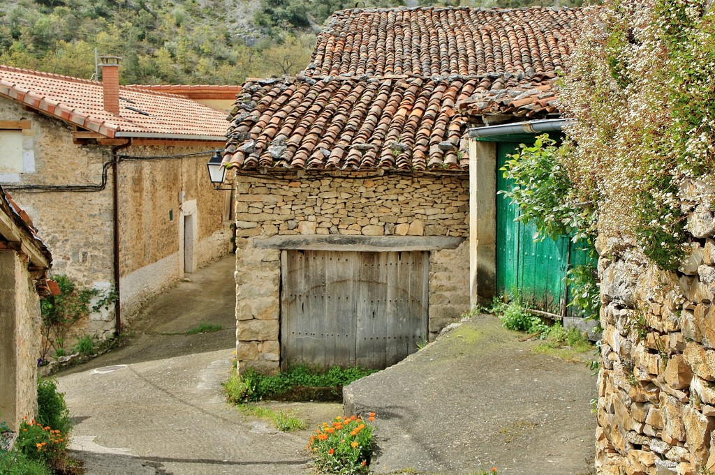Foto: Vista del pueblo - Puentedey (Burgos), España