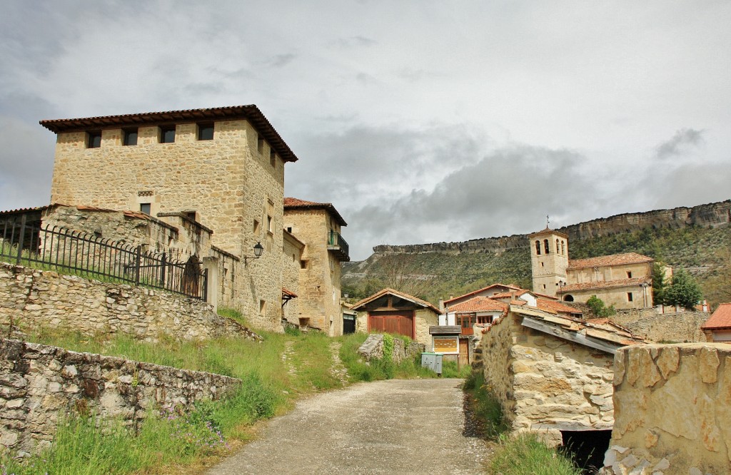 Foto: Vista del pueblo - Puentedey (Burgos), España