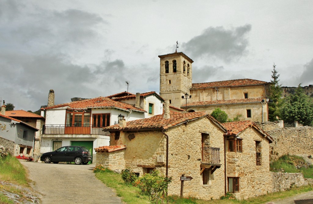 Foto: Vista del pueblo - Puentedey (Burgos), España
