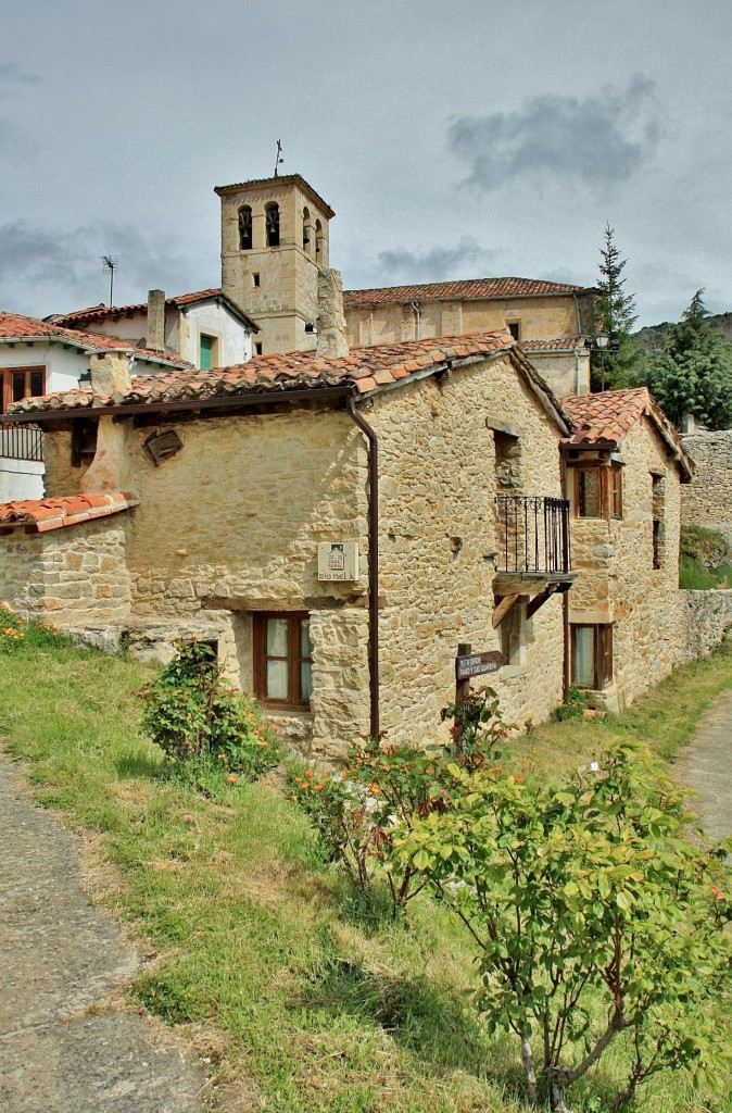 Foto: Vista del pueblo - Puentedey (Burgos), España