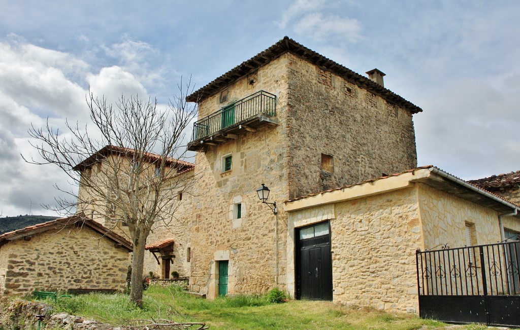 Foto: Vista del pueblo - Puentedey (Burgos), España