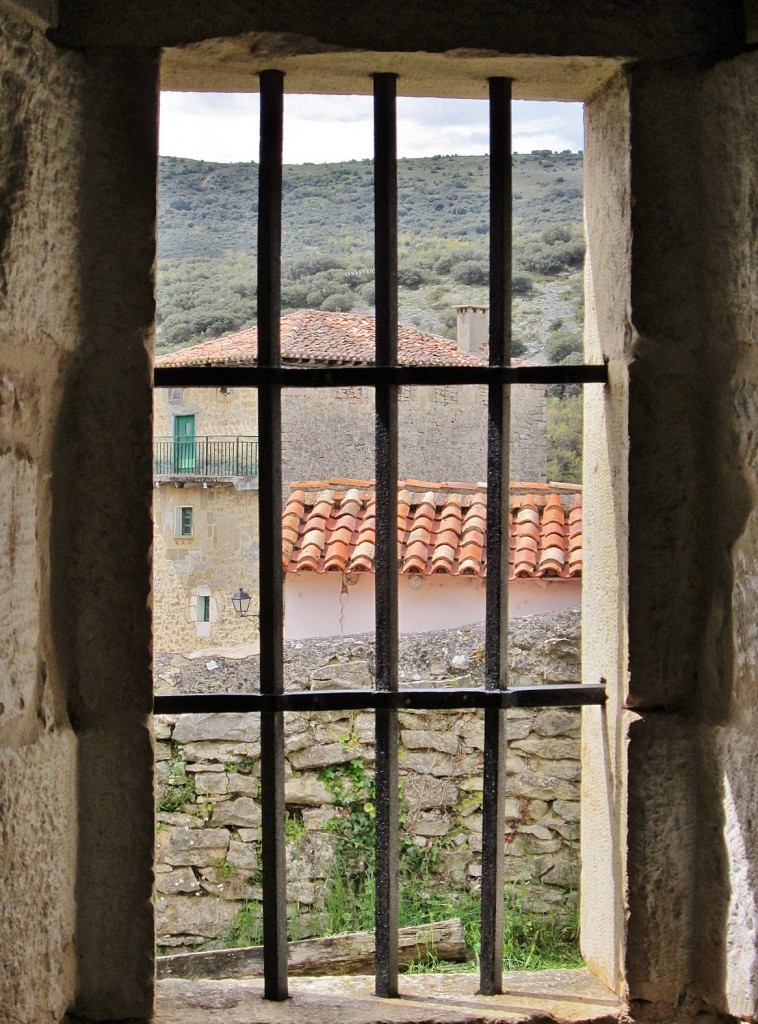 Foto: Vista del pueblo - Puentedey (Burgos), España