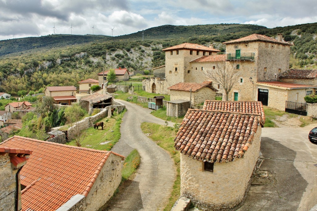 Foto: Vista del pueblo - Puentedey (Burgos), España
