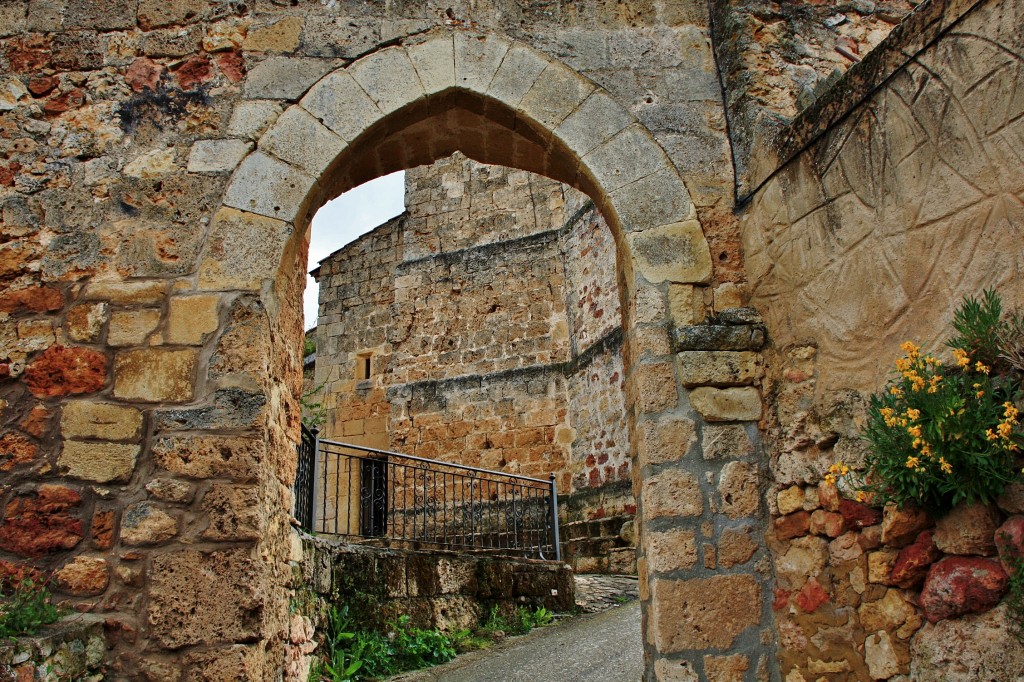 Foto: Arco medieval - Tubilla del Agua (Burgos), España