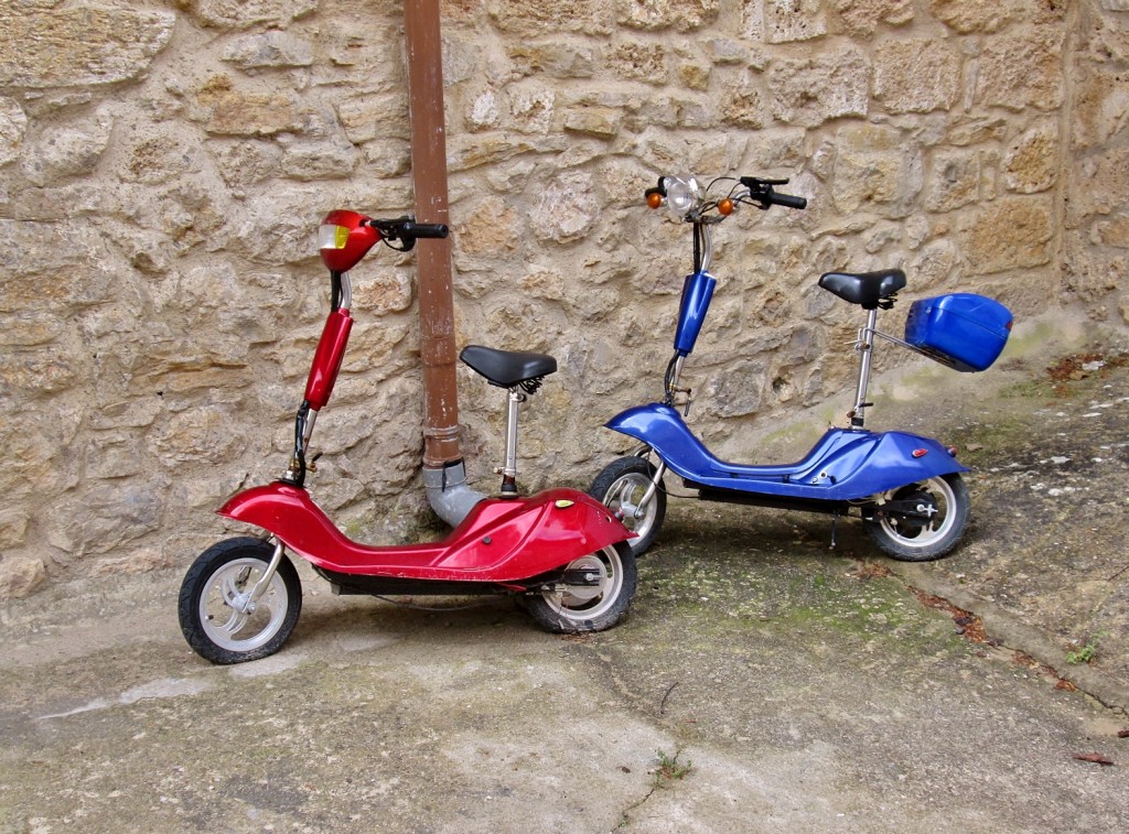 Foto: Bien aparcados - Valdelateja (Burgos), España