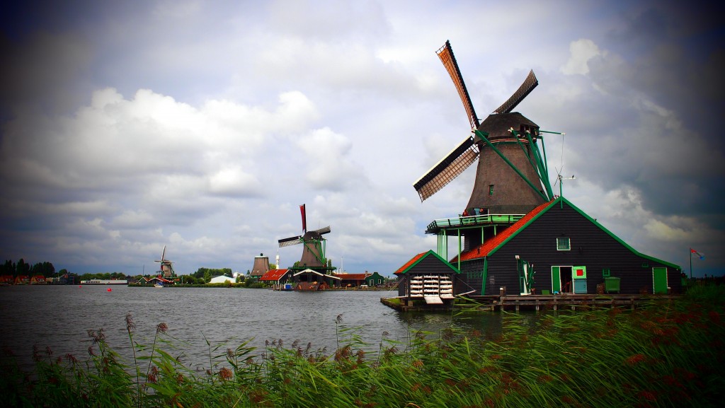 Foto: Tipicos molinos de viento Holandeses - Zaanse Schans, Países Bajos