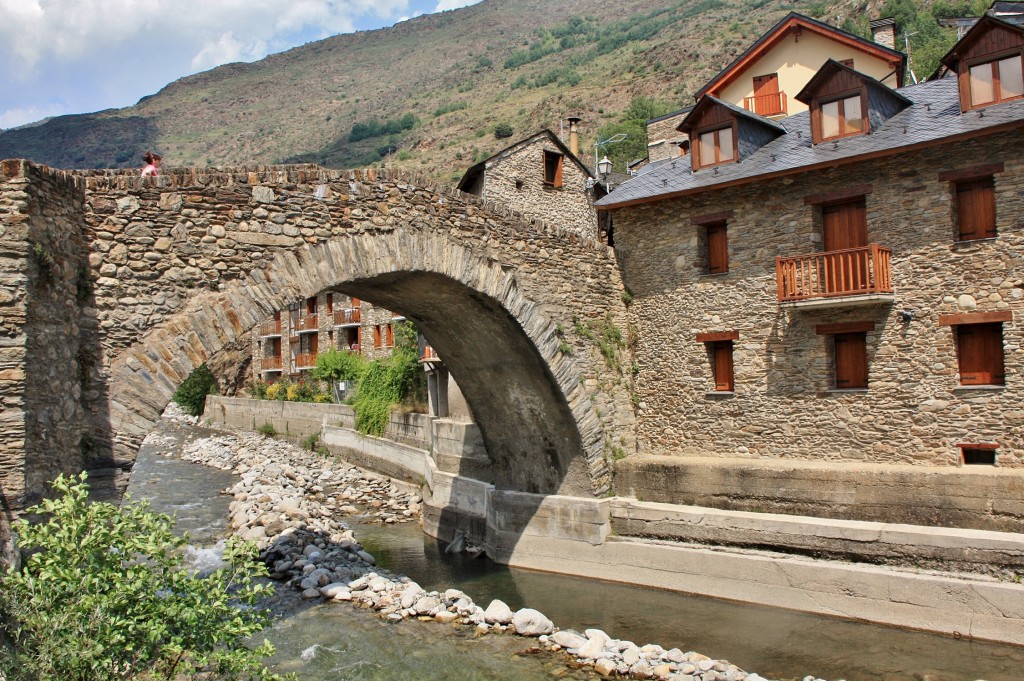 Foto: Puente medieval - Esterri d´Aneu (Lleida), España