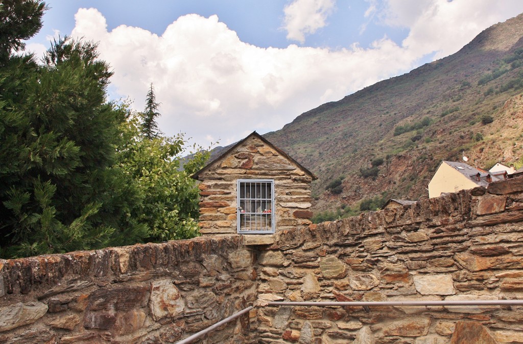 Foto: Puente medieval - Esterri d´Aneu (Lleida), España