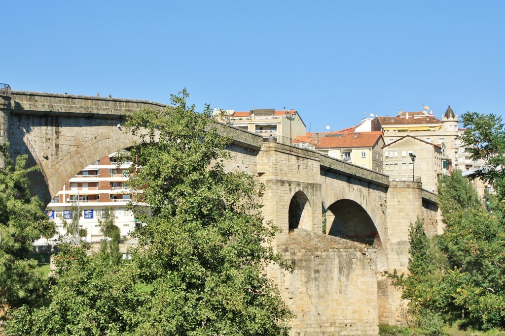 Foto: Puente medieval sobre el Miño - Ourense (Galicia), España