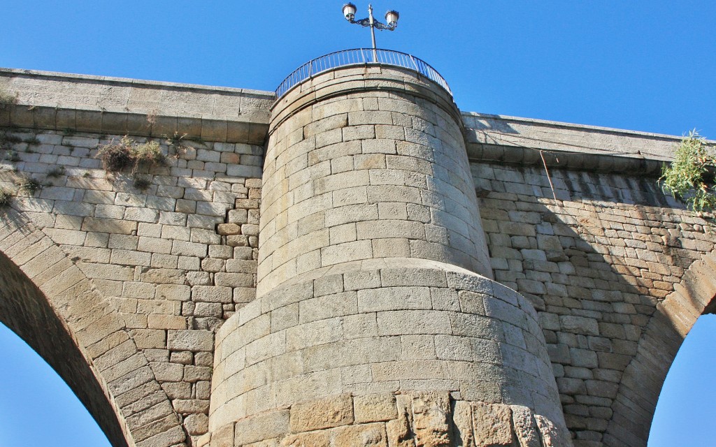 Foto: Puente medieval sobre el Miño - Ourense (Galicia), España