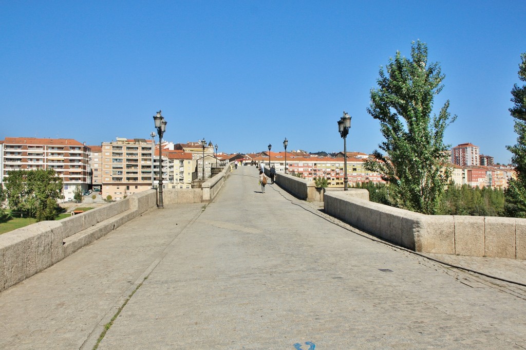 Foto: Puente medieval sobre el Miño - Ourense (Galicia), España