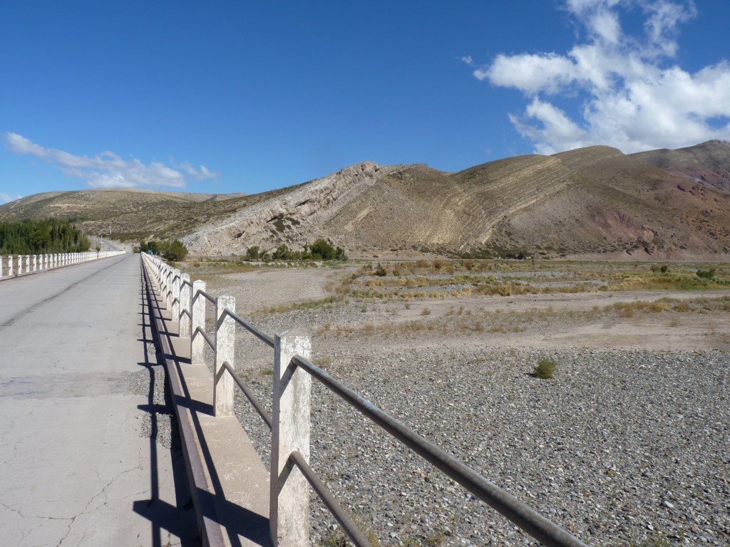 Foto: Bardas Blancas. Río Grande - Malargüe (Mendoza), Argentina