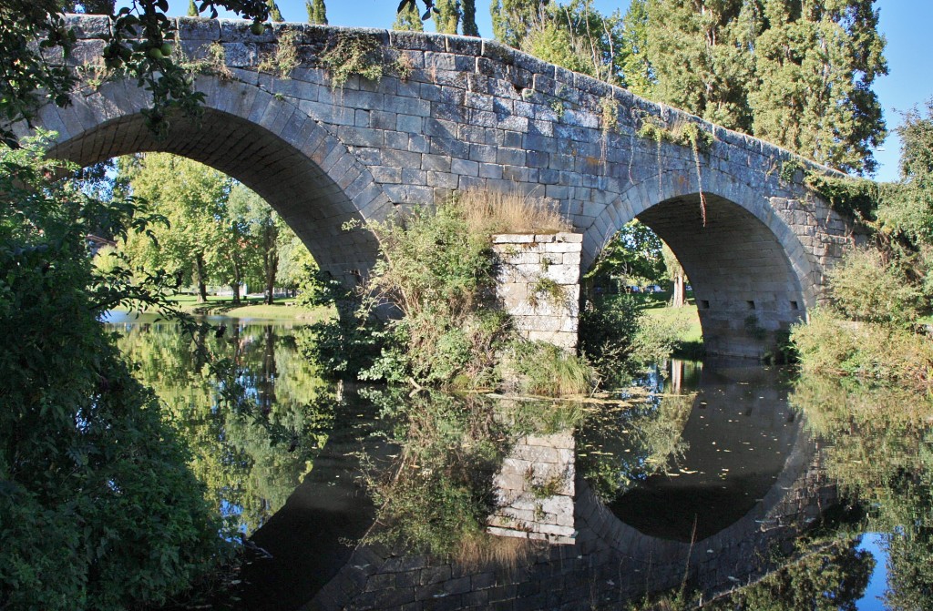 Foto: Puente sobre el rio Arnoia - Allariz (Ourense), España