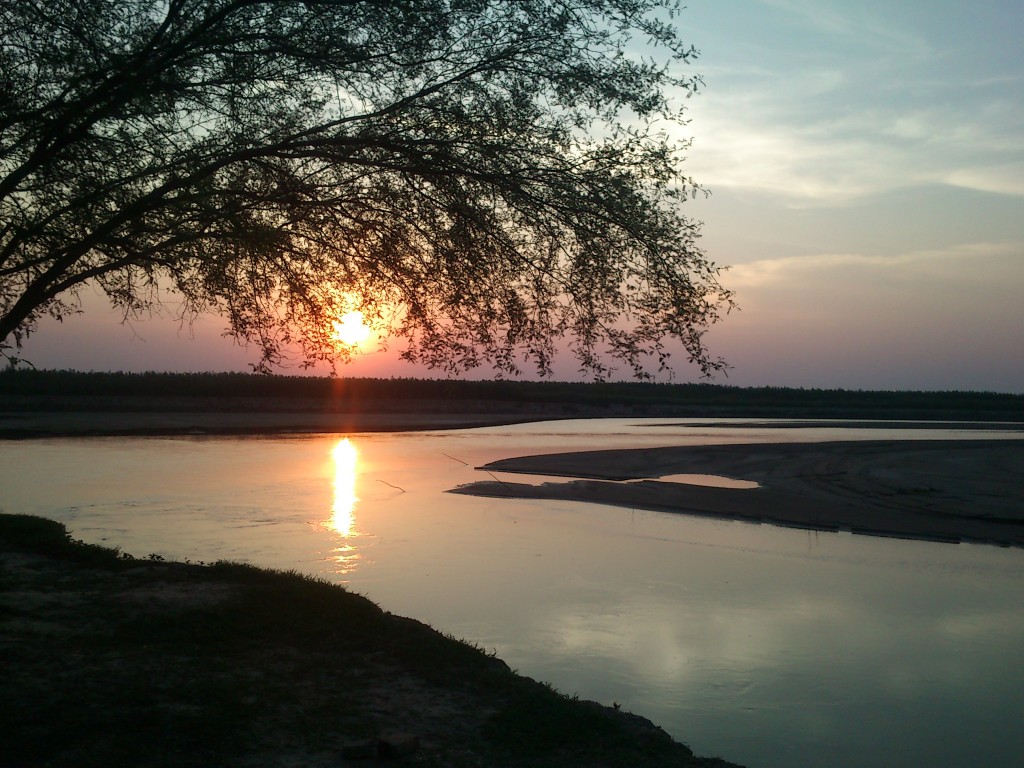 Foto: Atardecer a orilla del rio Bermejo - Puerto Bermejo (Formosa), Argentina