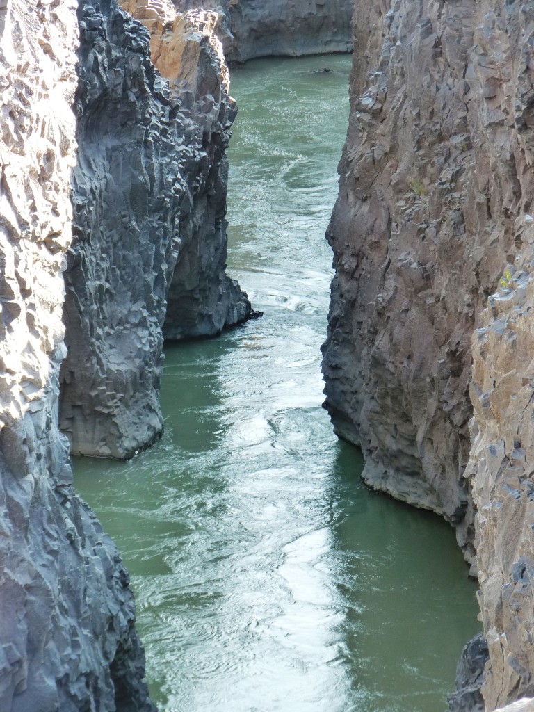 Foto: La Payunia. Río Grande. La Pasarela. - Malargüe (Mendoza), Argentina
