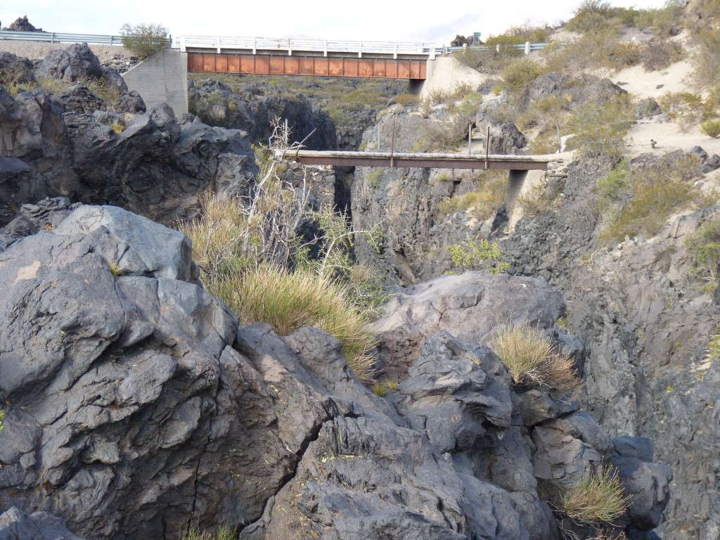 Foto: La Payunia. Río Grande. La Pasarela. - Malargüe (Mendoza), Argentina