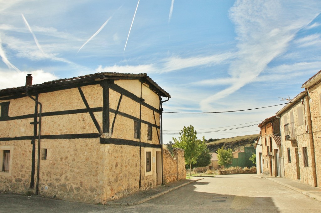 Foto: Vista del pueblo - Ucero (Soria), España