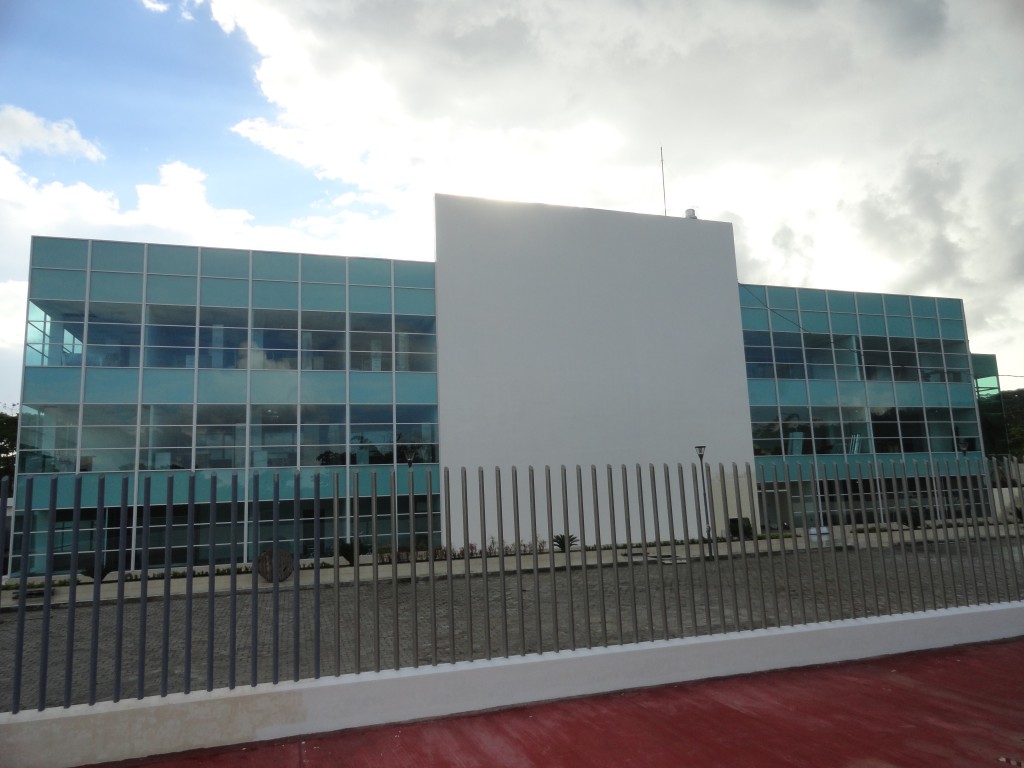 Foto: Nueva edifico de la corte - Puyo-Tarqui (Pastaza), Ecuador