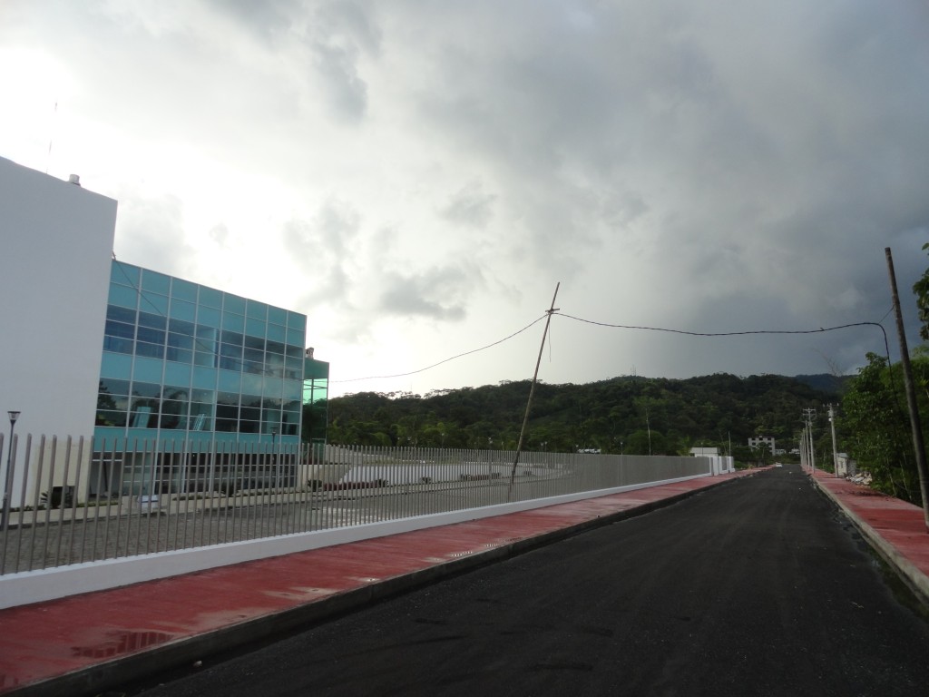 Foto: Nueva edifico de la corte - Puyo-Tarqui (Pastaza), Ecuador