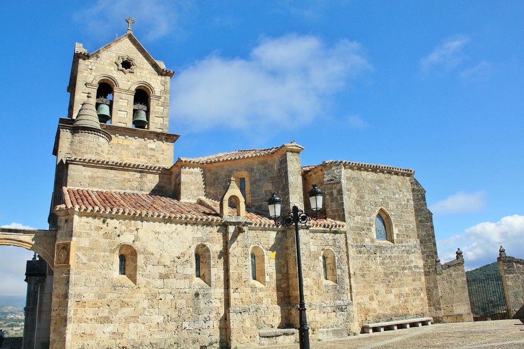 Foto: Iglesia de San Vicente - Frias (Burgos), España