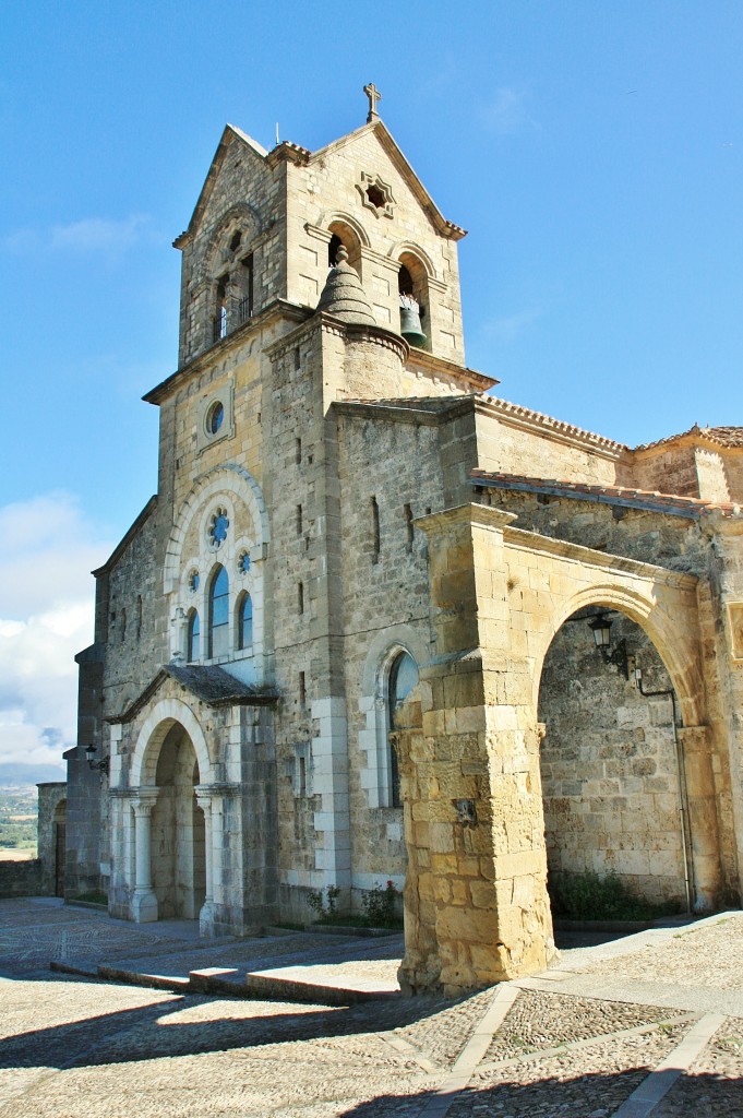 Foto: Iglesia de San Vicente - Frias (Burgos), España