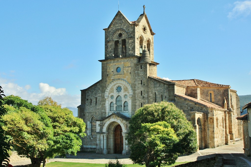 Foto: Iglesia de San Vicente - Frias (Burgos), España