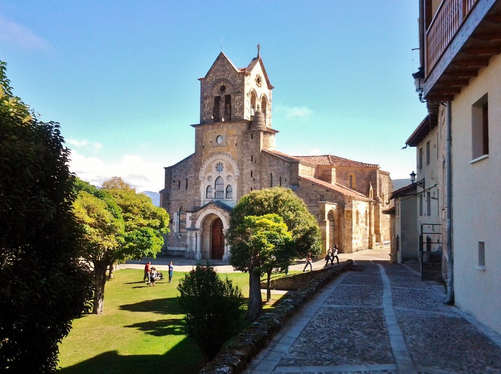 Foto: Iglesia de San Vicente - Frias (Burgos), España