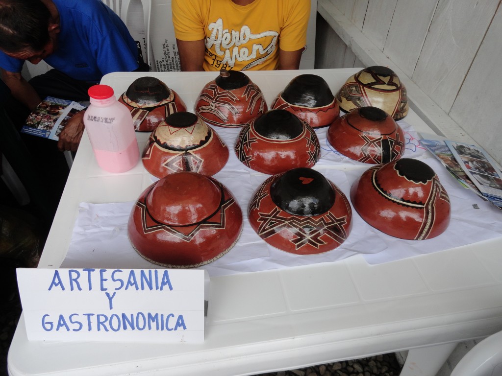 Foto: Artesanias - Simòn Bolìvar (Mushullacta) (Pastaza), Ecuador