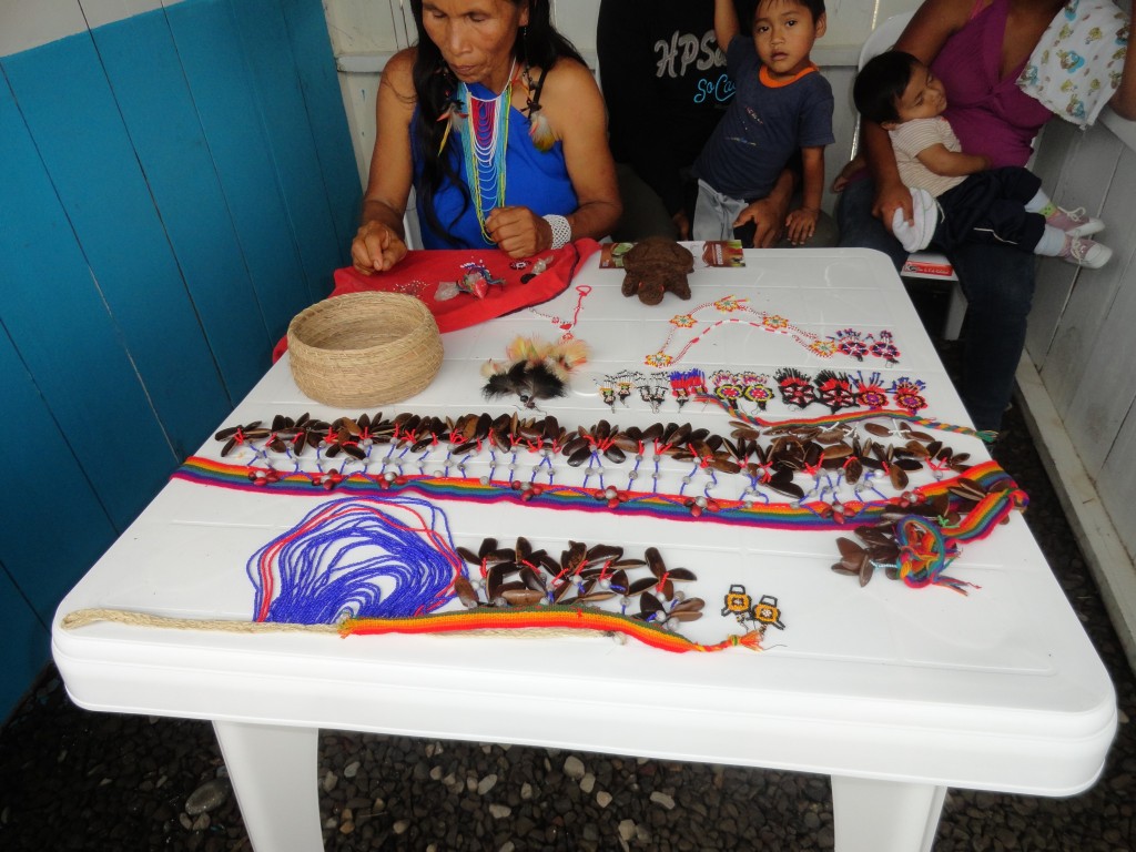Foto: Artesanias - Simòn Bolìvar (Mushullacta) (Pastaza), Ecuador