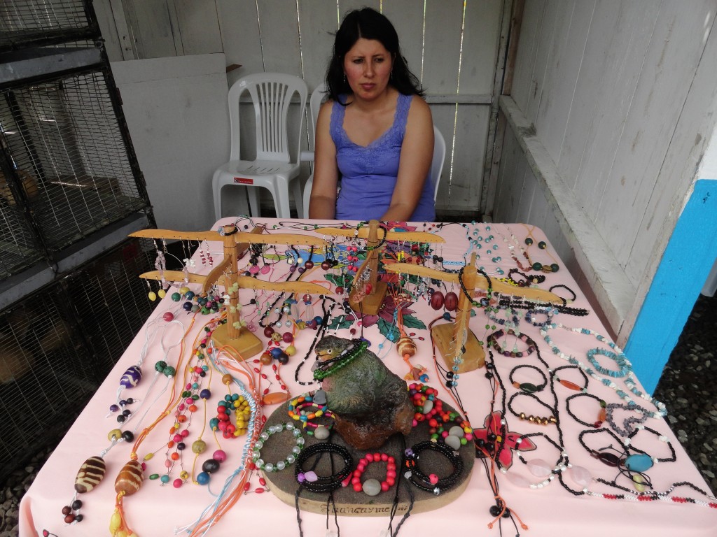 Foto: Artesanias - Simòn Bolìvar (Mushullacta) (Pastaza), Ecuador