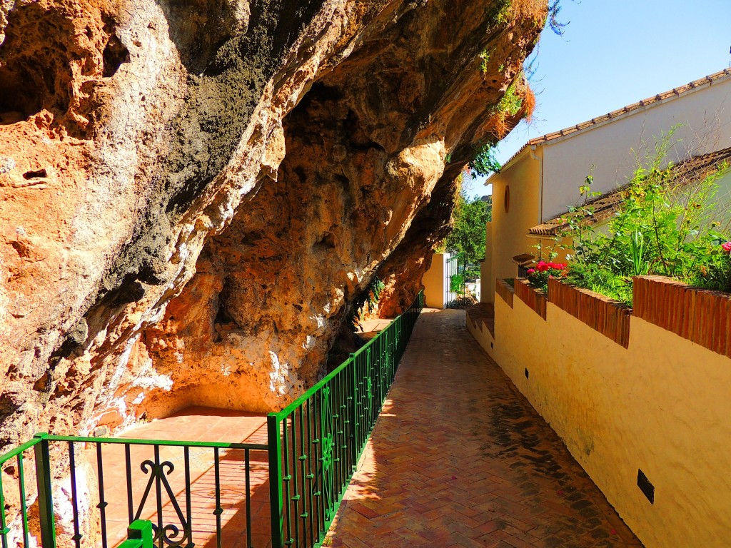 Foto: Paseo por Cuevas Bajas - Ojen (Málaga), España