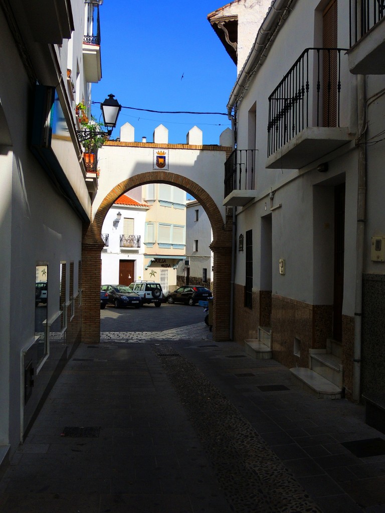 Foto: Calle Iglesia - Alozaina (Málaga), España