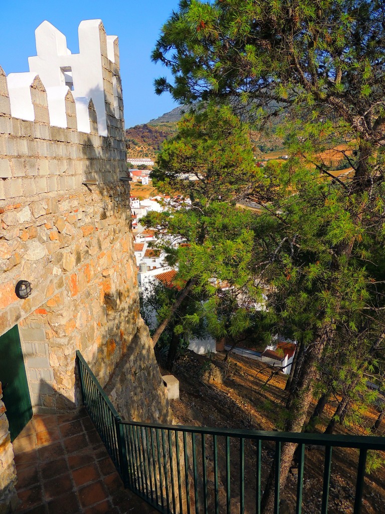 Foto: Parte de las murallas - Alozaina (Málaga), España