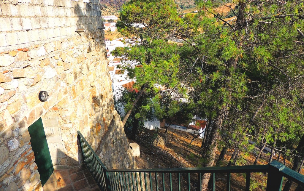 Foto: Parte de las murallas - Alozaina (Málaga), España