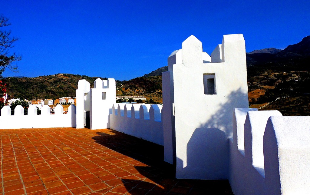 Foto: Almenas y garitas - Alozaina (Málaga), España