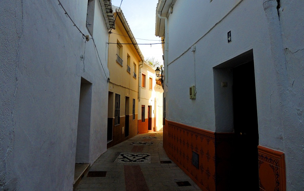 Foto: Calle Villa - Alozaina (Málaga), España
